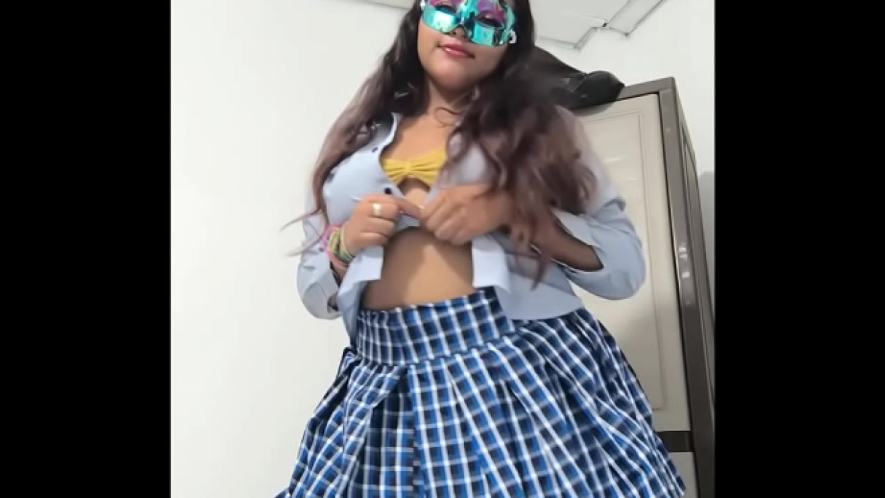 estoy muy arrecha porque hoy no tuve clases y mi novio vendra a follarme en la noche