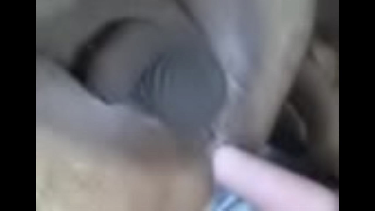 Destruindo meu cuzinho com consolo gigante 2