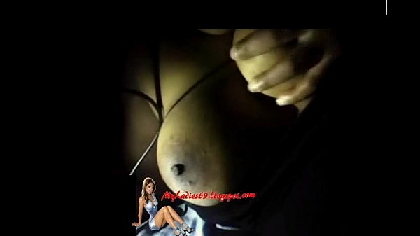 Chica Morena Tetona ense&ntilde;a Las tetas en Skype 3