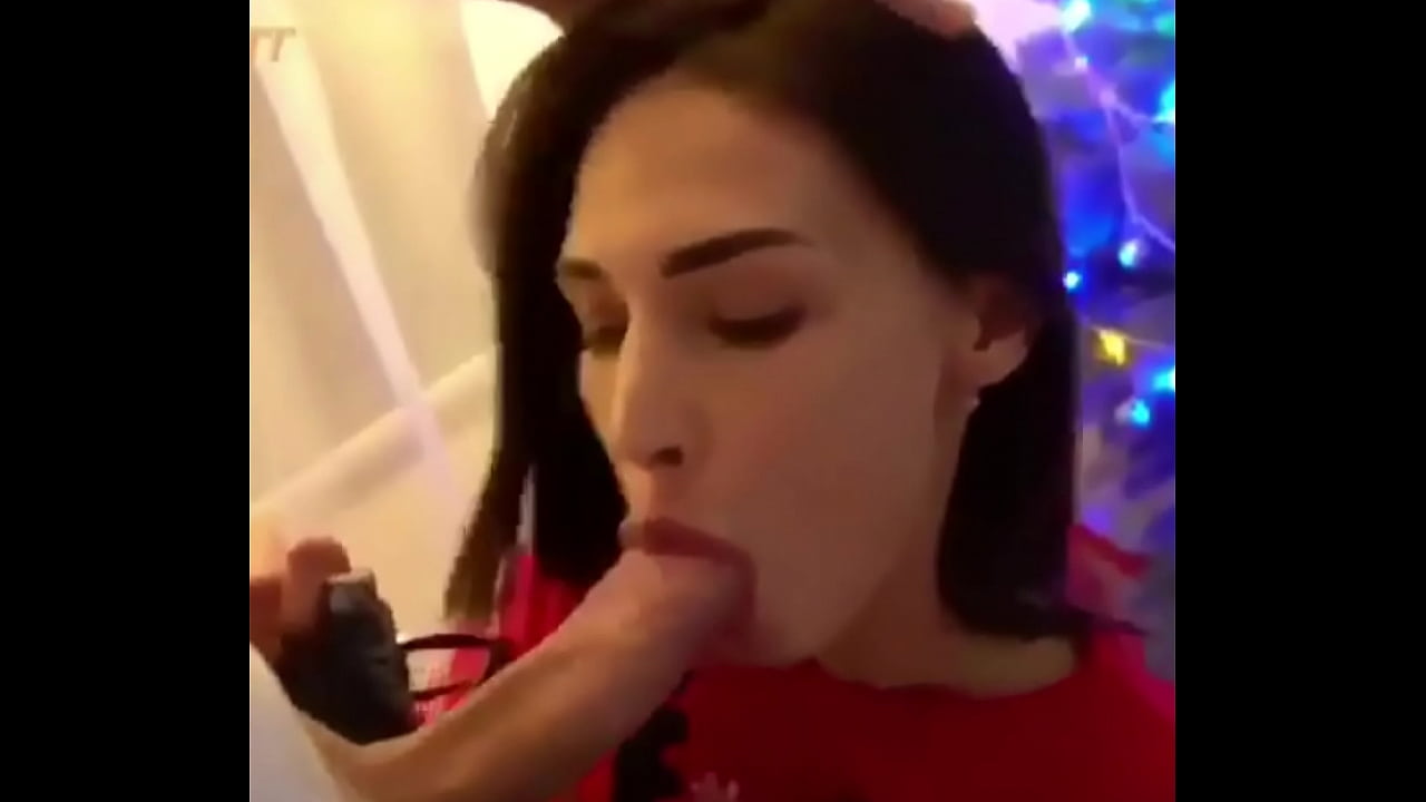 Belle espagnol pour une gorge profonde et elle avale tout. Lozela94