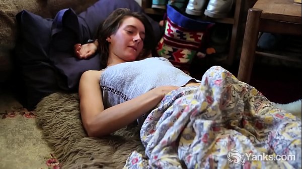 Amateur brunette girl from Yanks Roe playing with her dildo