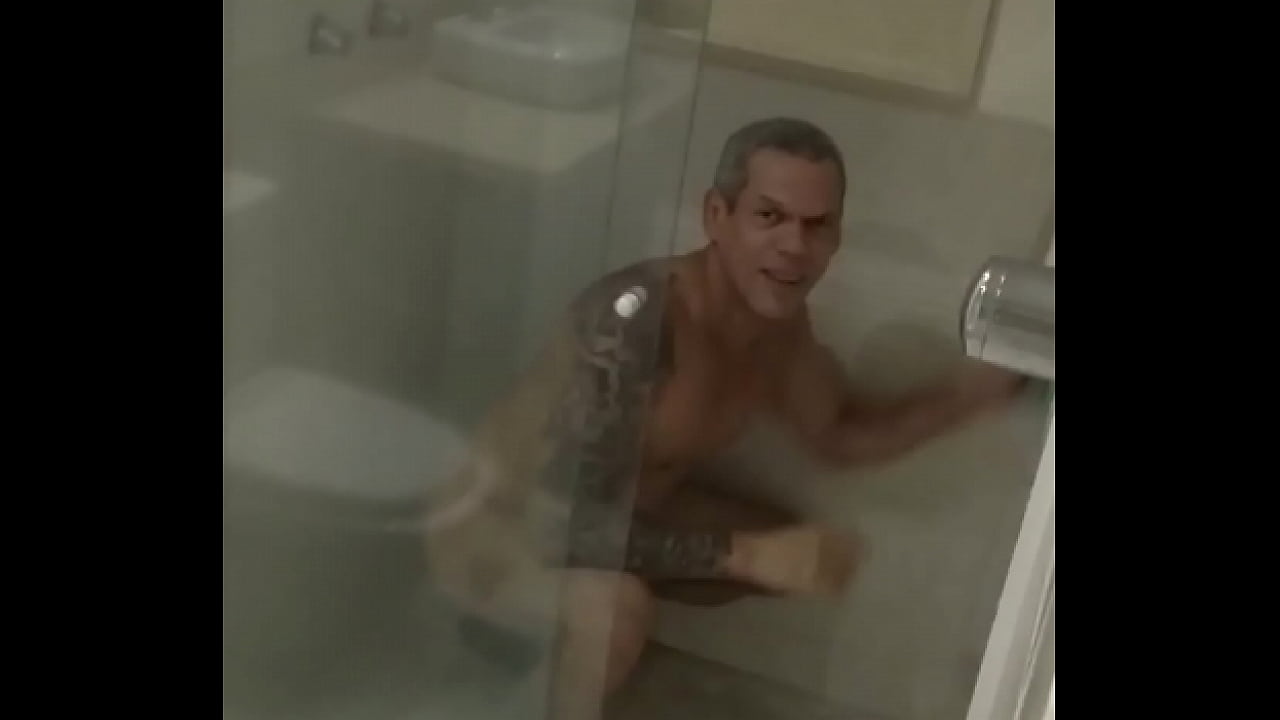 Muscle daddy Exhibitionist solo