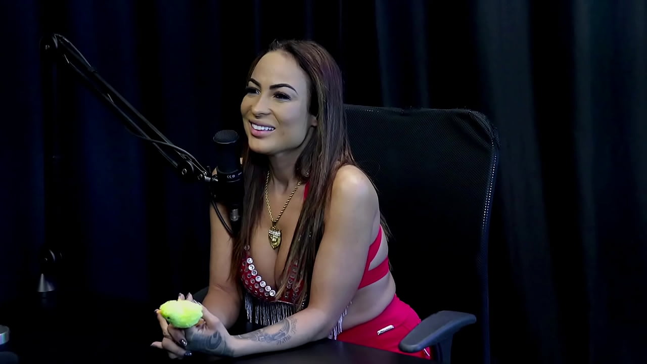 Est&aacute; muito tempo na ind&uacute;stria porn&ocirc;, fez uma cena especial, seu casamento foi uma cagada, e se te der tes&atilde;o... - Belinha Baracho (WATCH ON: SHEER/RED)