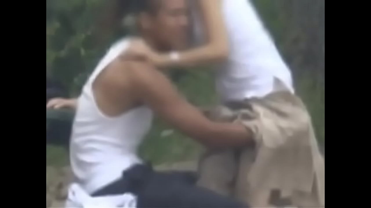 metiendo mano a pendeja que no se deja al principio