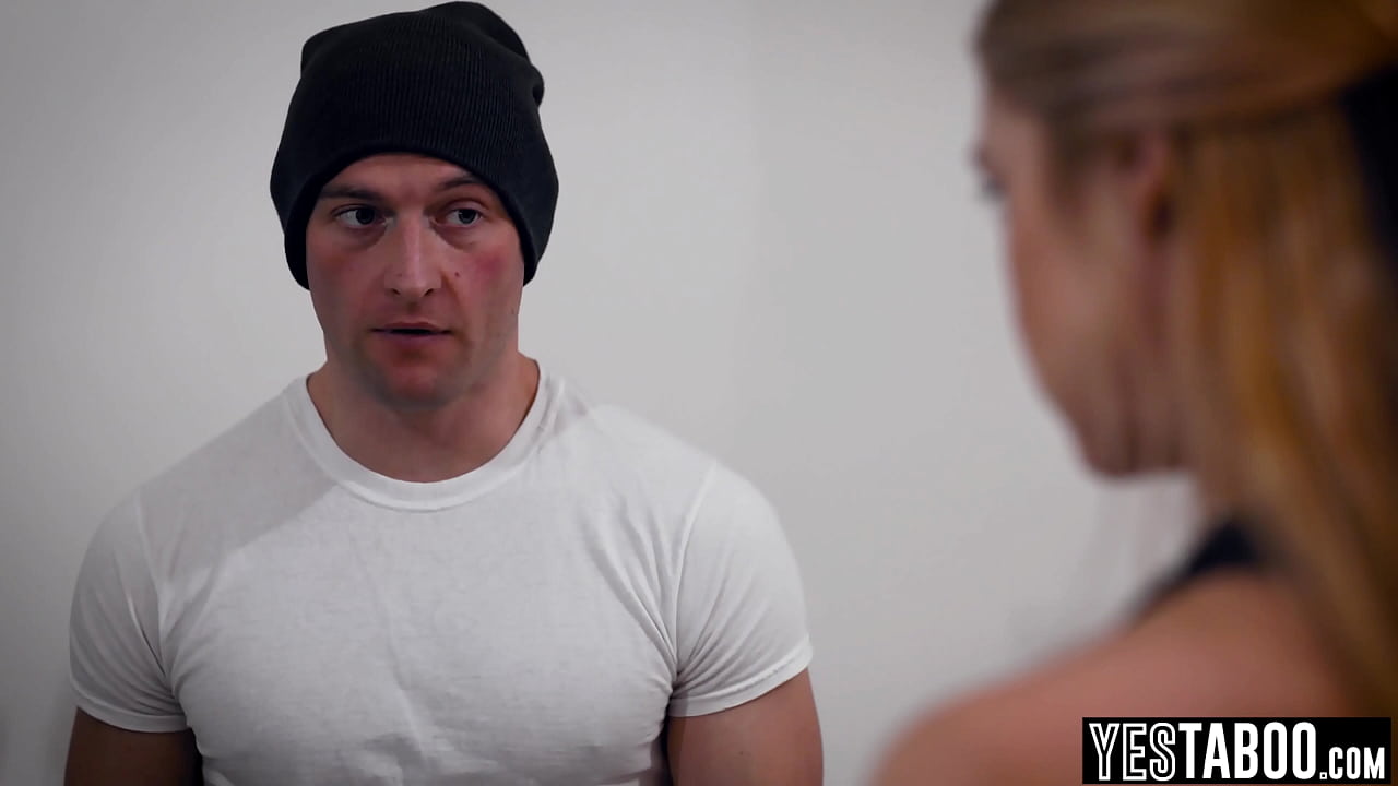 Big boobs curvy blonde MILF fucks a big dick star player from her team