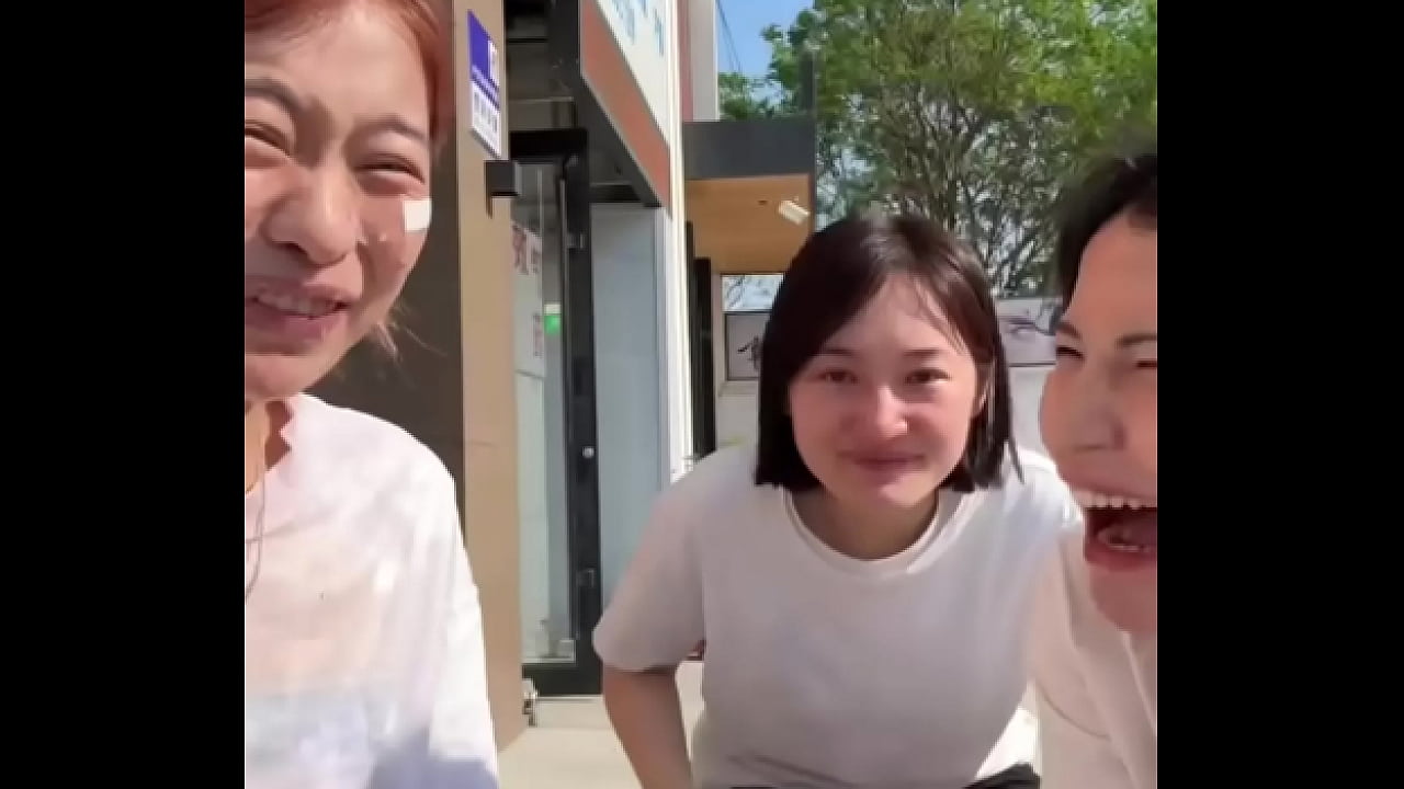 Con l&ugrave;n ở trung quốc thực hiện c&aacute;c thử th&aacute;ch h&agrave;i hước