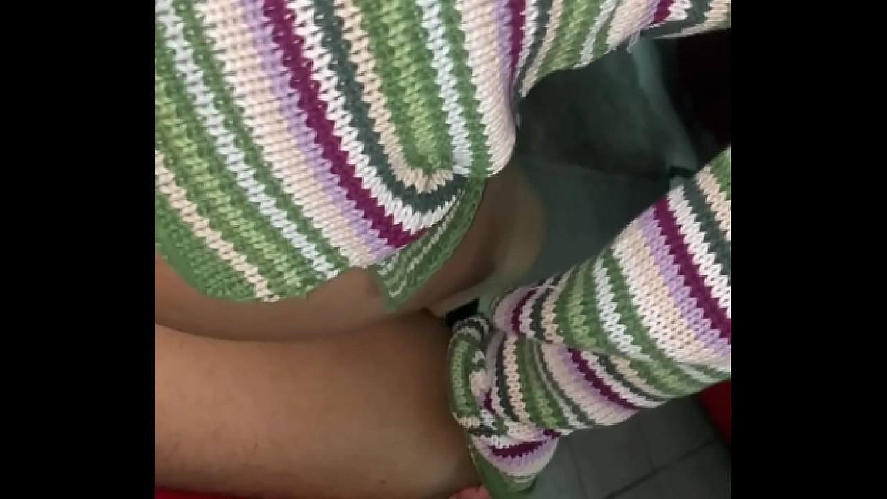 Ines Garcia brincando en la polla de su amigo