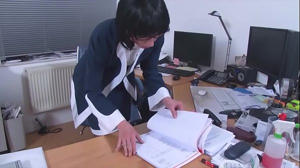 Strenge Sekret&auml;rinnen 1 2