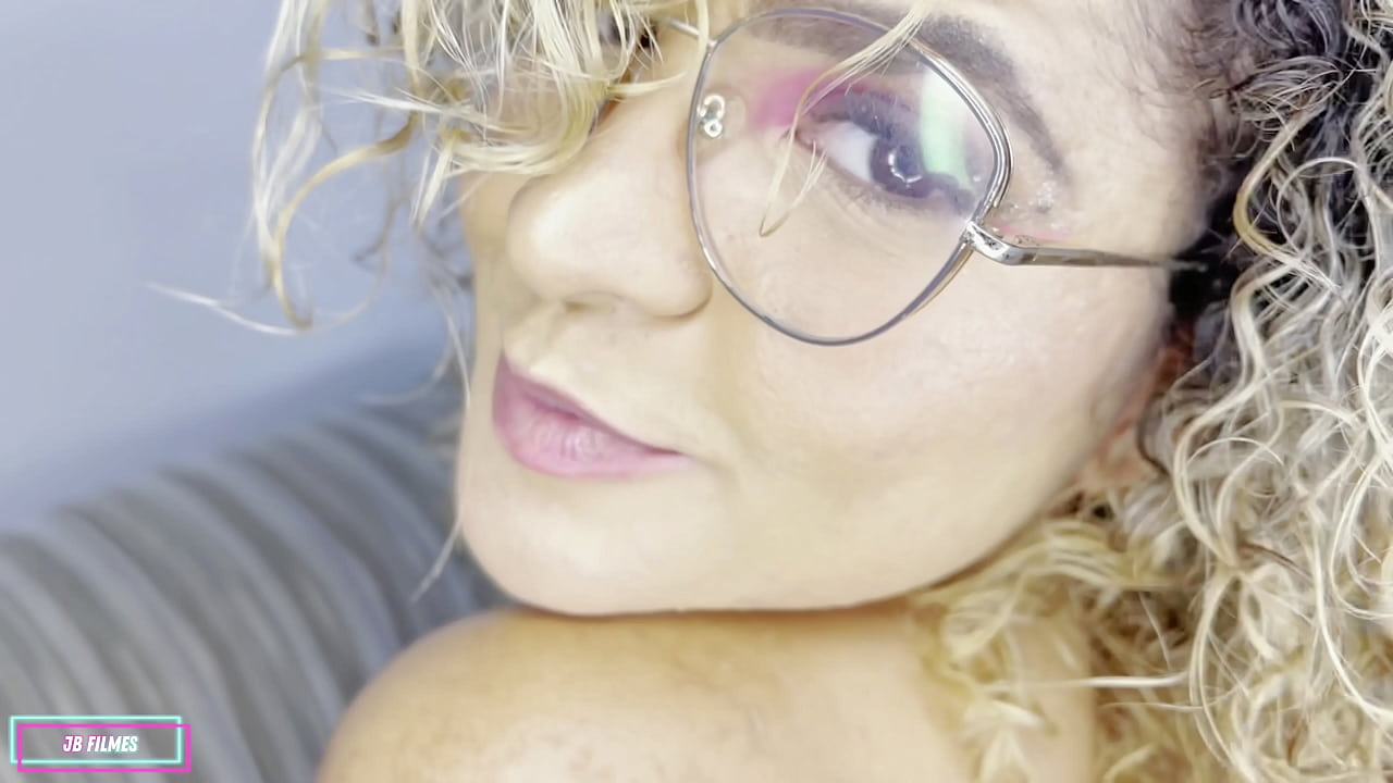 OLHA O TAMANHO DESSA BUCETA