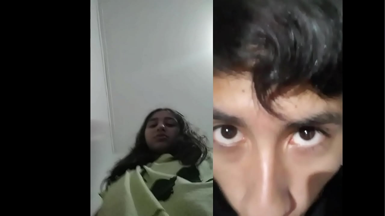 Chico atrevido disfruta haciendole una mamada a trans