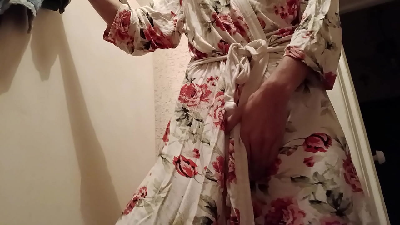 I'm masturbating in a robe and I think that no one is watching me