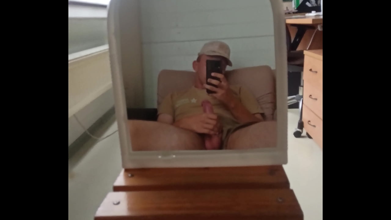 Дрочка в армии, когда солдату нечем заняться.