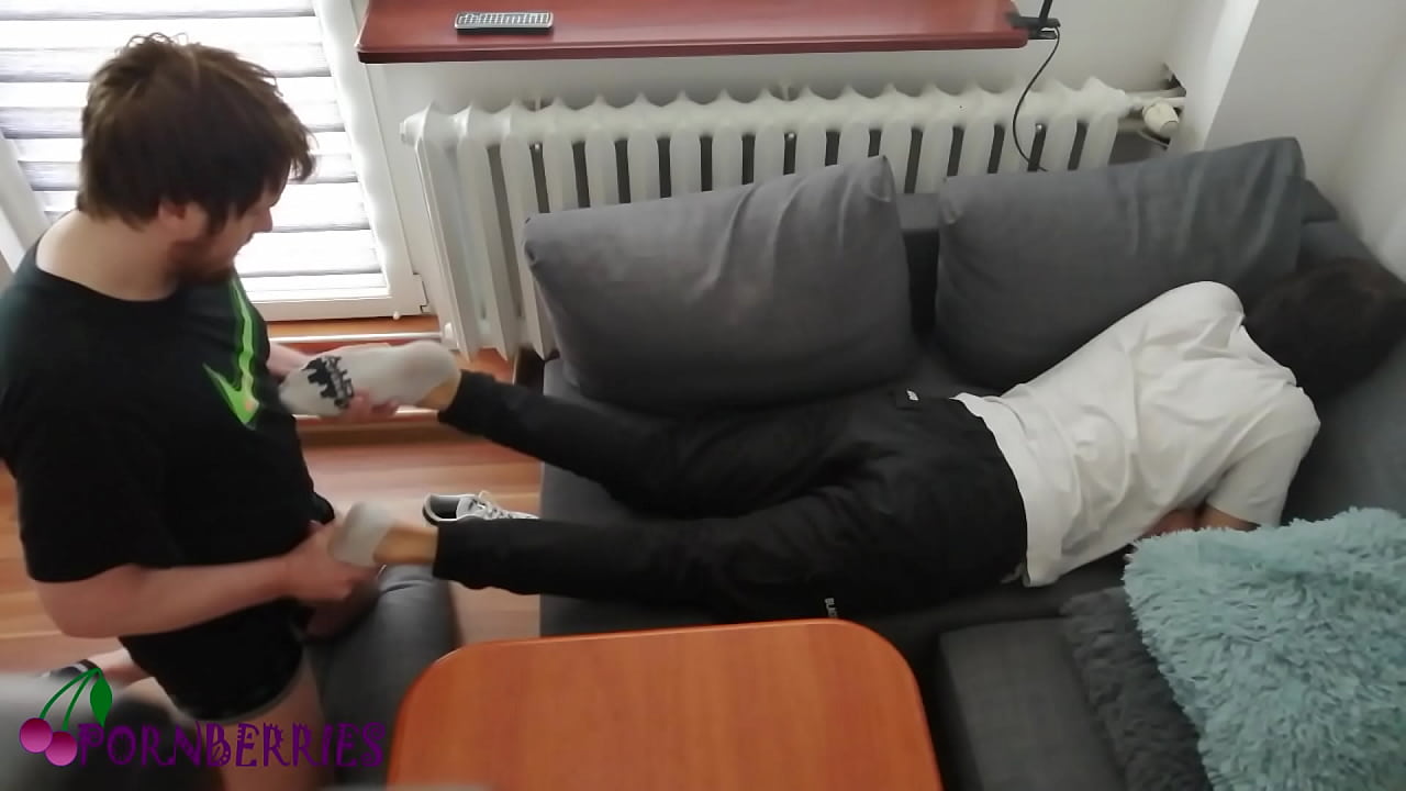 Sexy lad gives me his legs and feet in exchange for a rent