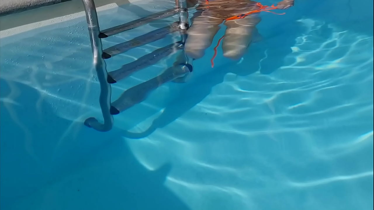 Beautiful student fingers her pussy in the pool