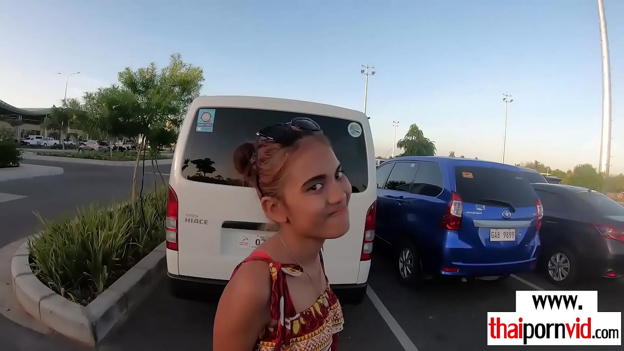 Skinny amateur Thai slut asks her european lover to fuck her in doggystyle