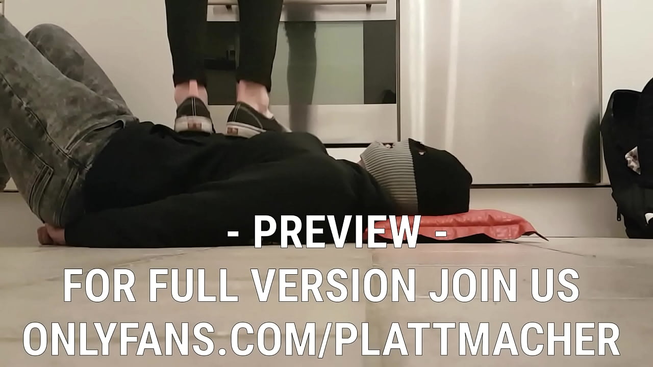 Master Rusty dancing on the slave for 10 min in hot Vans