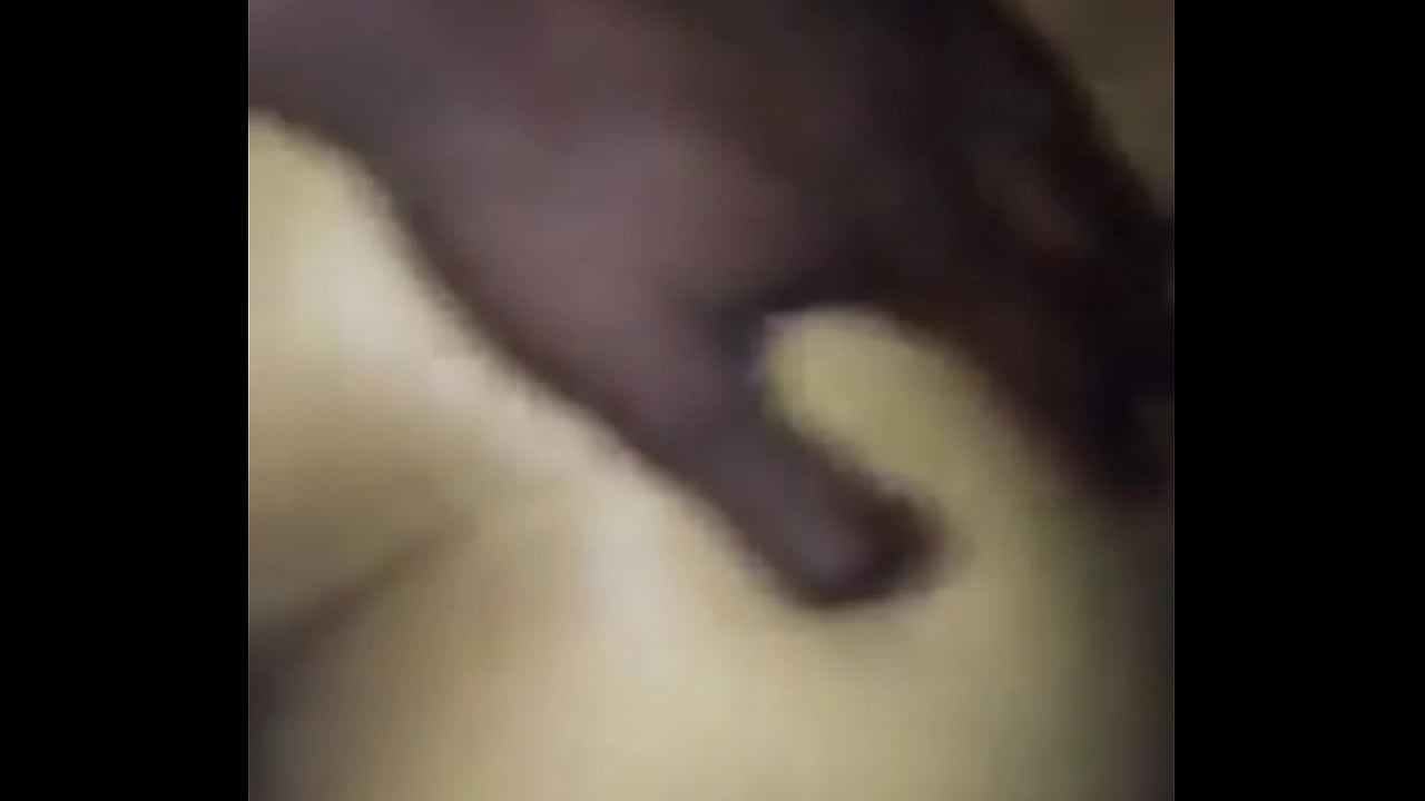 Gros cul d'une Black baiser en levrette