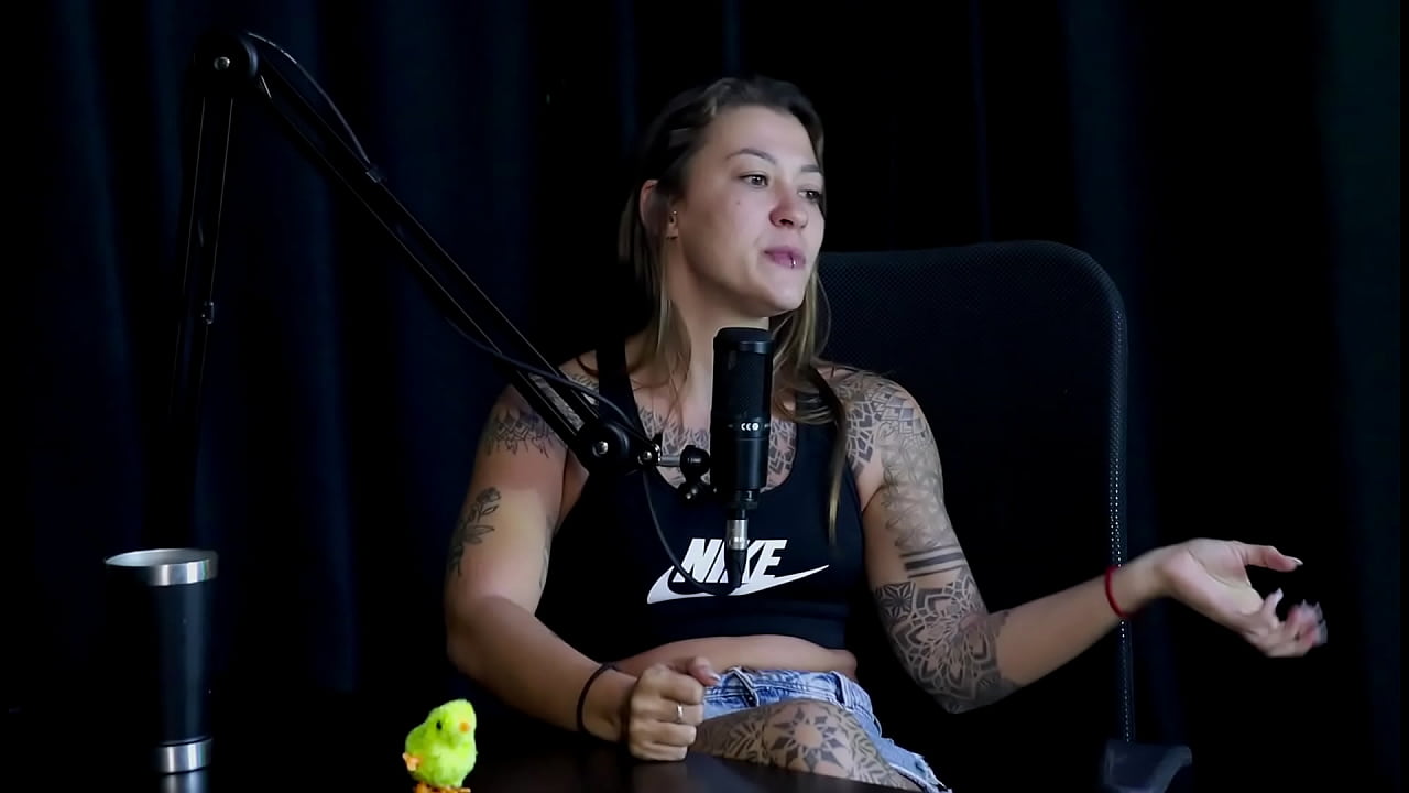 Conheceu mentirosos, pediu o homem em namoro, falou da sua pior grava&ccedil;&atilde;o, e a cena hard que fez... - Flor de Damiana (WATCH ON: SHEER/RED)