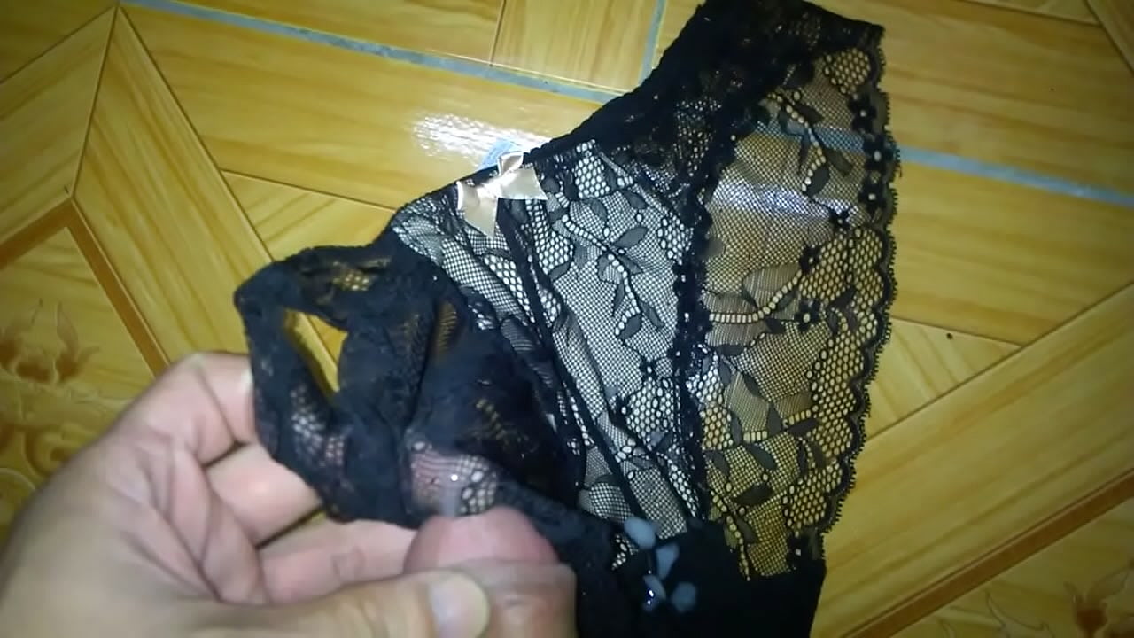 Sịp đen huyền b&iacute;