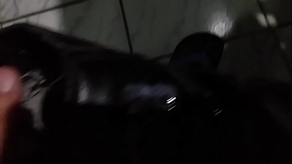 Vejam s&oacute; como ele ficou todo cheio de porra! Poxa esse sapat&atilde;o me deixa mais que louco de prazer, muito excitado e com muito tes&atilde;o! Caralho