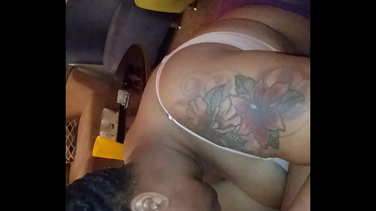 Kiara sucks her kings mandingo