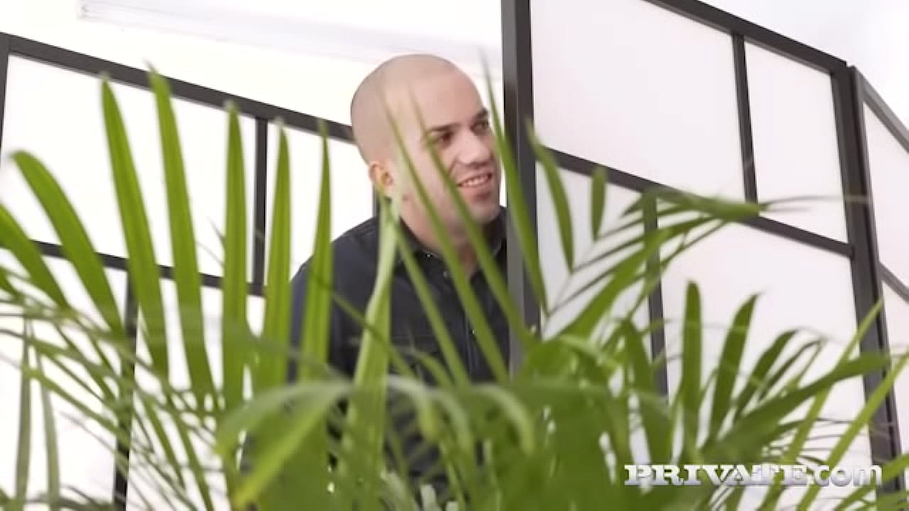 Selvaggia practices anal while being watched