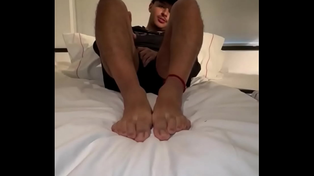 If only MathewNikeSocks would let me get at his feet. ...a pipe dream.