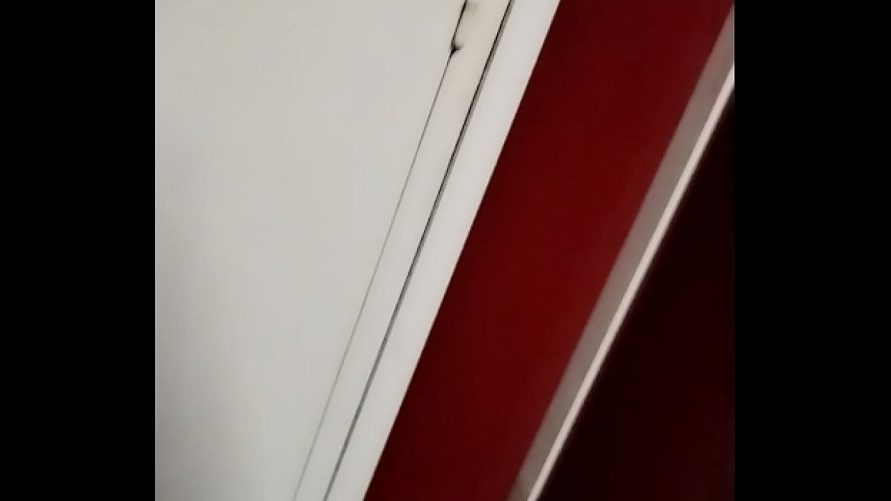 Arriv&eacute;e &agrave; la darkroom pour un dogging &agrave; l'aveugle... Tu veux voir la suite ? ...