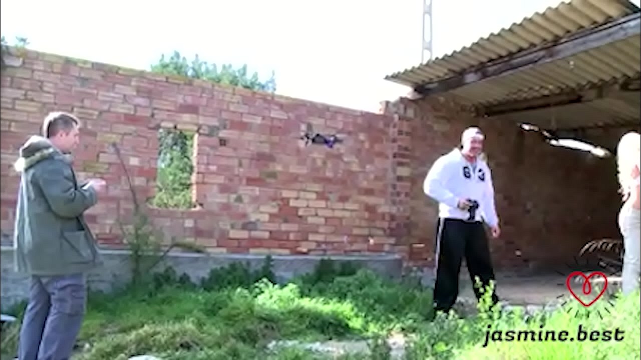 Outdoor finish couple fucking hard