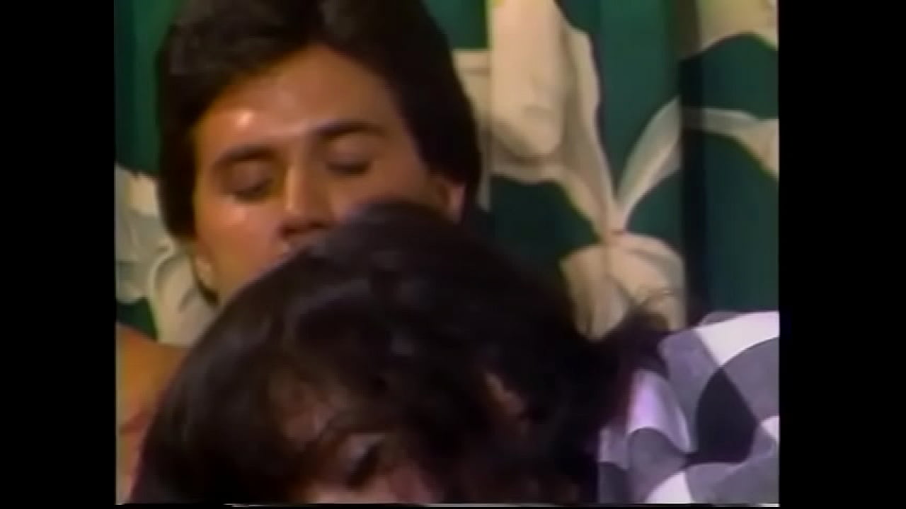 Hot darkhaired slut get to suck hard cock