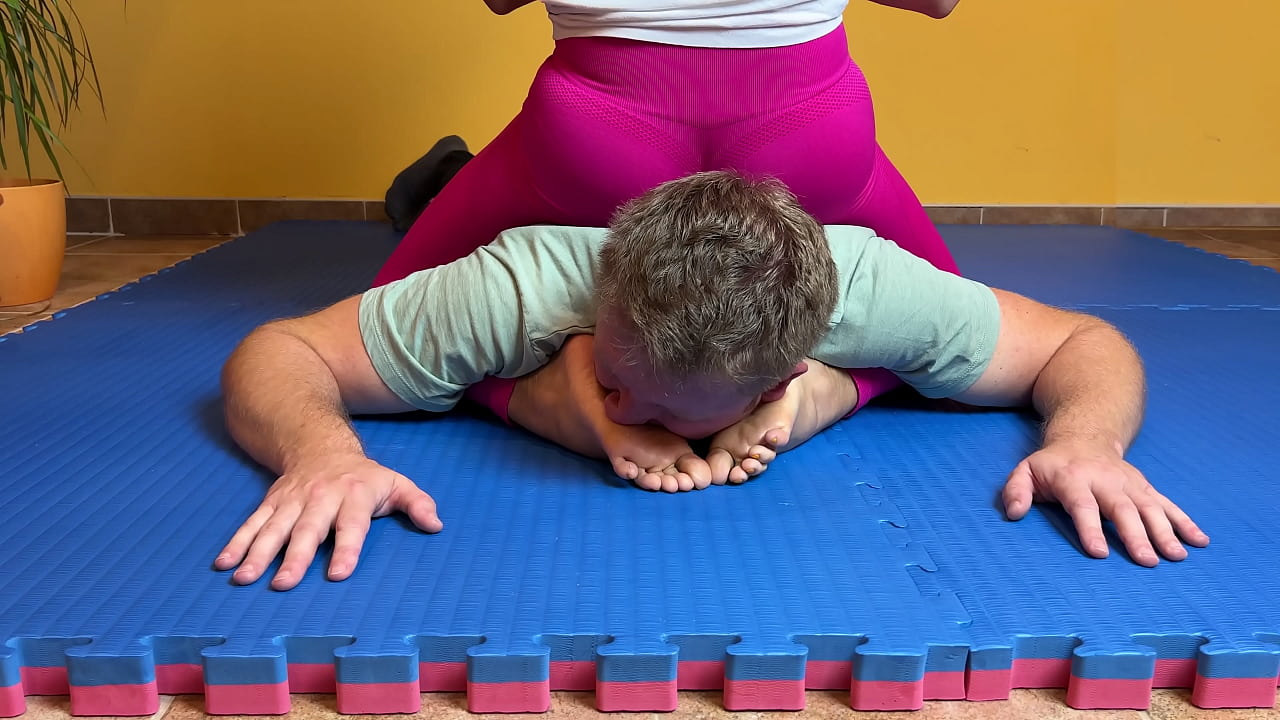 Foot Humiliation Wrestling Asian Barefoot Wins the Match