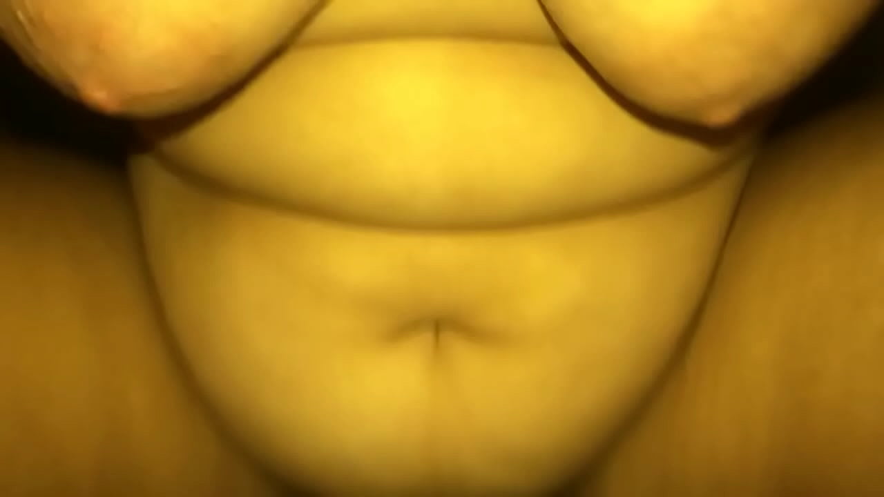 Neg&atilde;o gozando dentro da gordinha gostosa