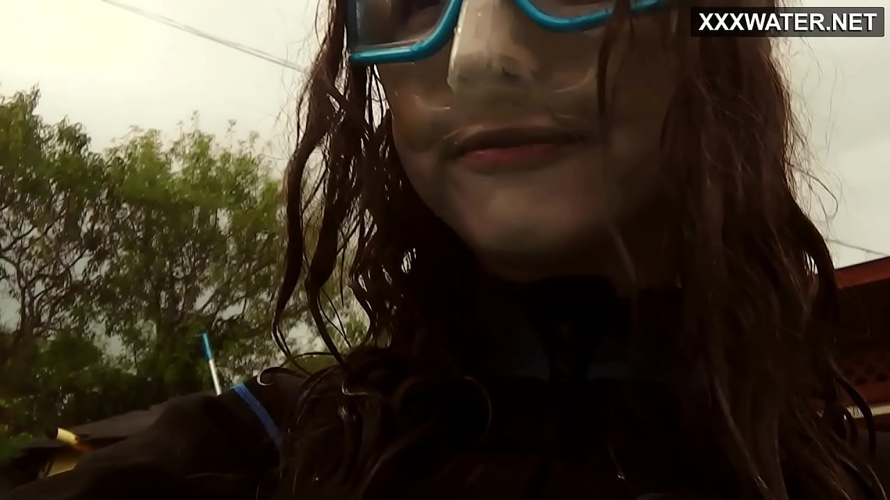 Hot underwater babe Emi the mermaid