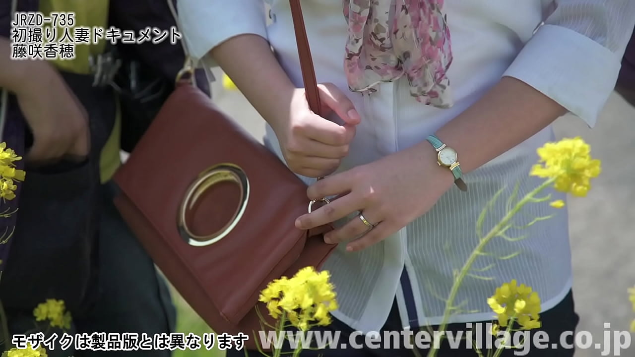 お見合い結婚まで男を知らなかったという藤咲香穂さん36歳。しかも年上の旦那様が風俗遊びで培った事を色々教え込まれてしまい香穂さんもすっかりスケべの仲間入り。