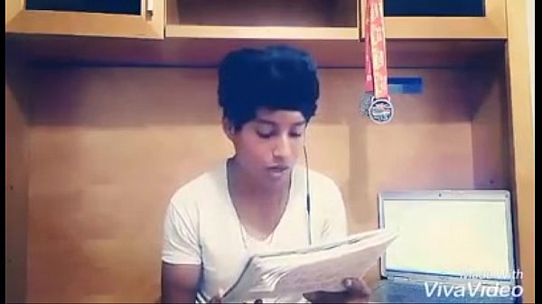 Joven gre&ntilde;udo gay