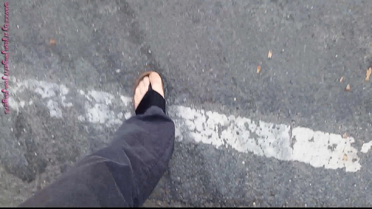 Pumping in Hausschuhen ** Nylonfeet **