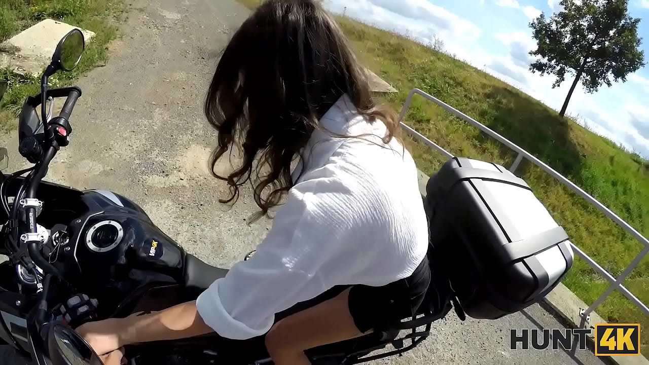 HUNT4K. A bike ride ended up as a perfect outdoor sex. Hot sex with Helina Dream & George Uhl