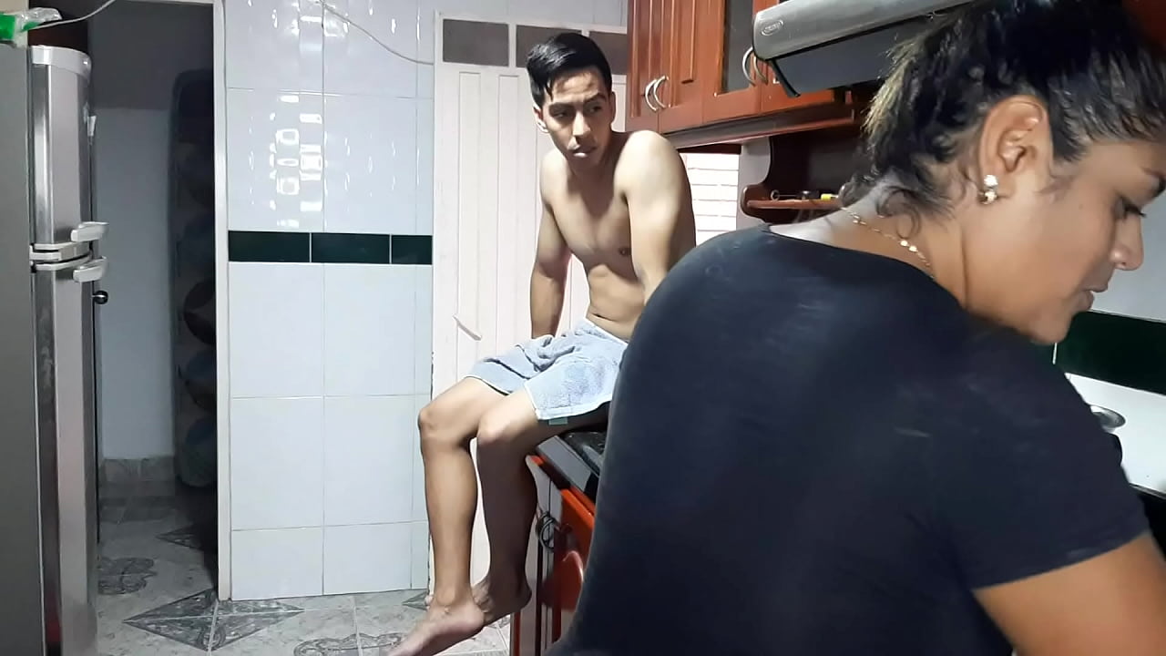 No puede ver mi verga sin antojarse de chuparla