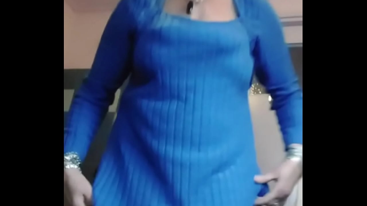 Granny fucks hairy pussy with cucumber