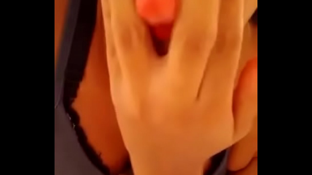 Una rica venezolana mostrando su colito 1