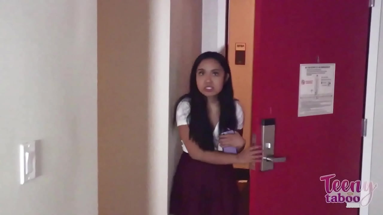 Luna Mills' Creampie! Professor Brogan Fucks Coed After School!