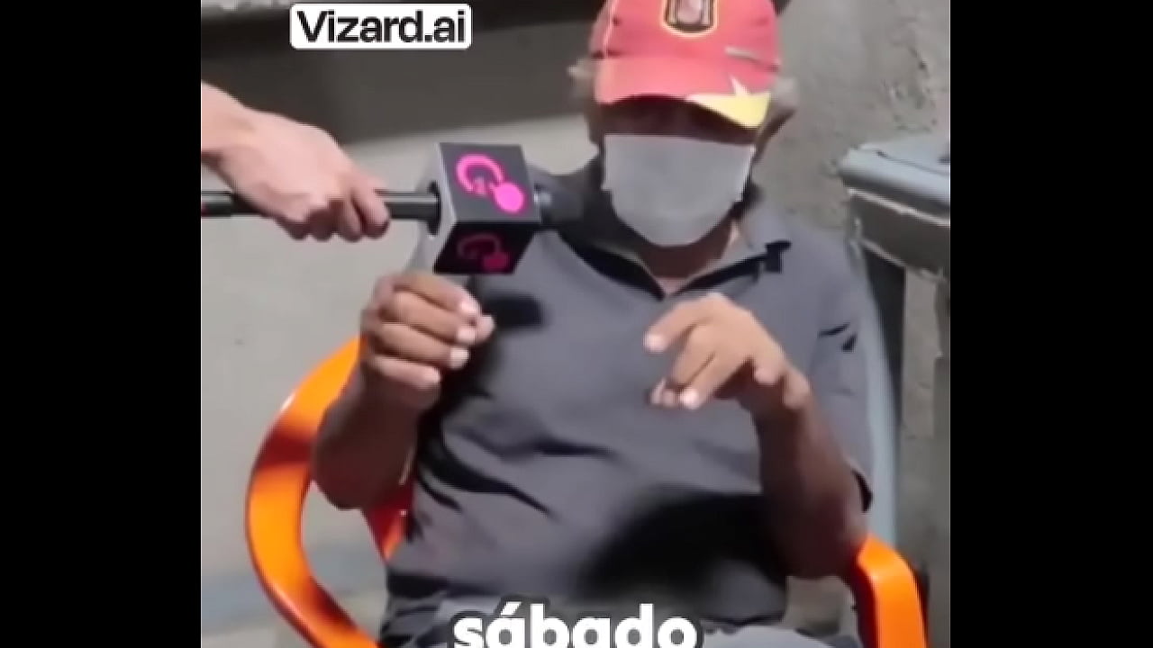 La dura realidad de un vendedor de peri&oacute;dicos #esfuerzo #chiclenoticias #historia #elchicletv #trabajo #sacrificio #atre ...