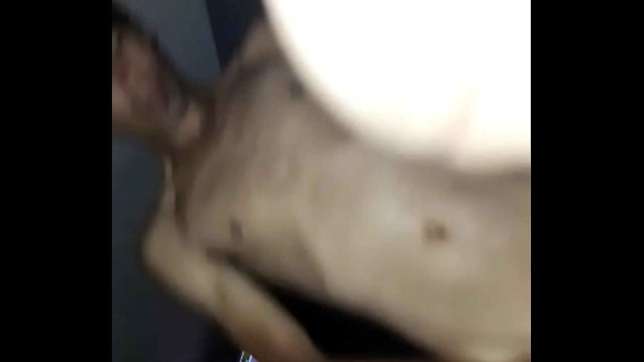 Mi tio viene a arreglar algo en mi casa y se lo pag&oacute; con sexo