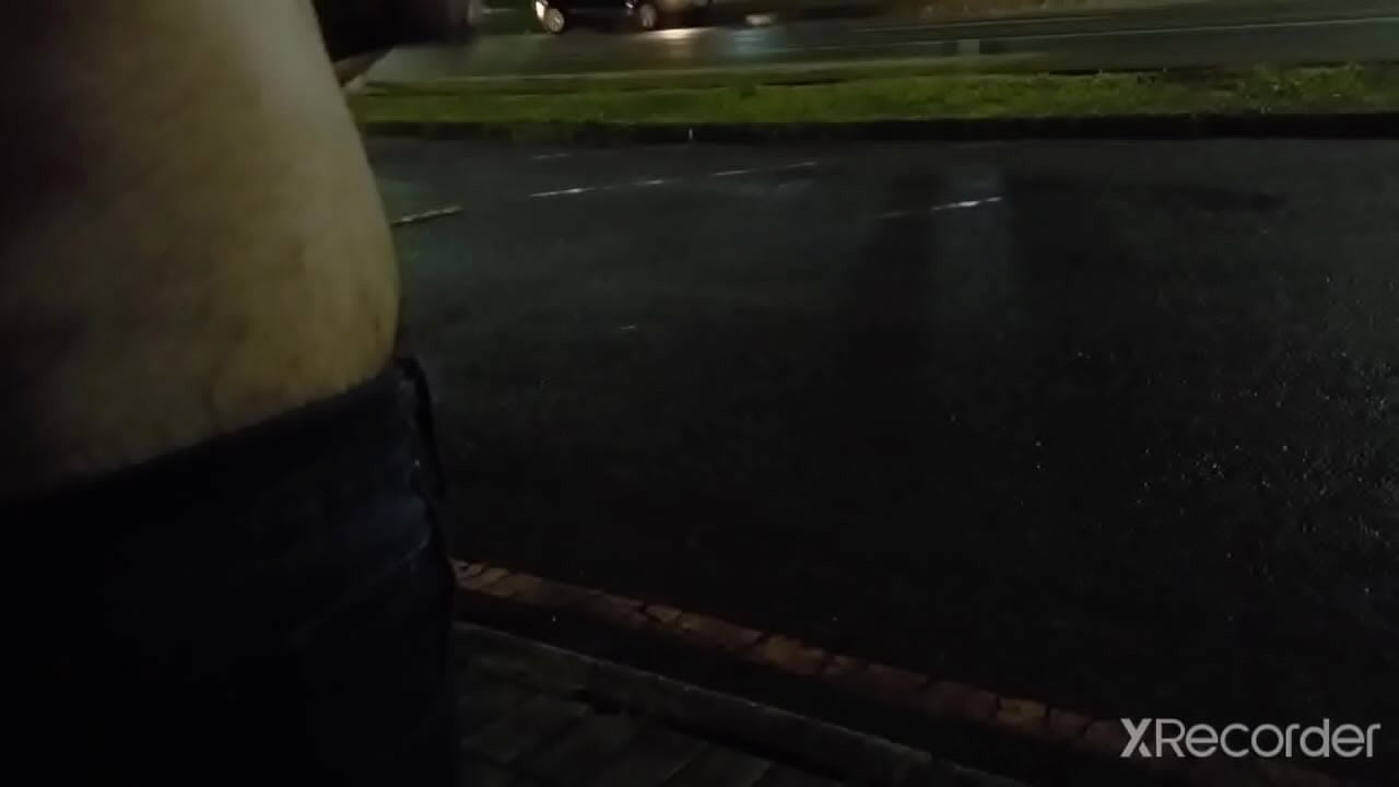 Coloca consolo calabresa anal nu na rua