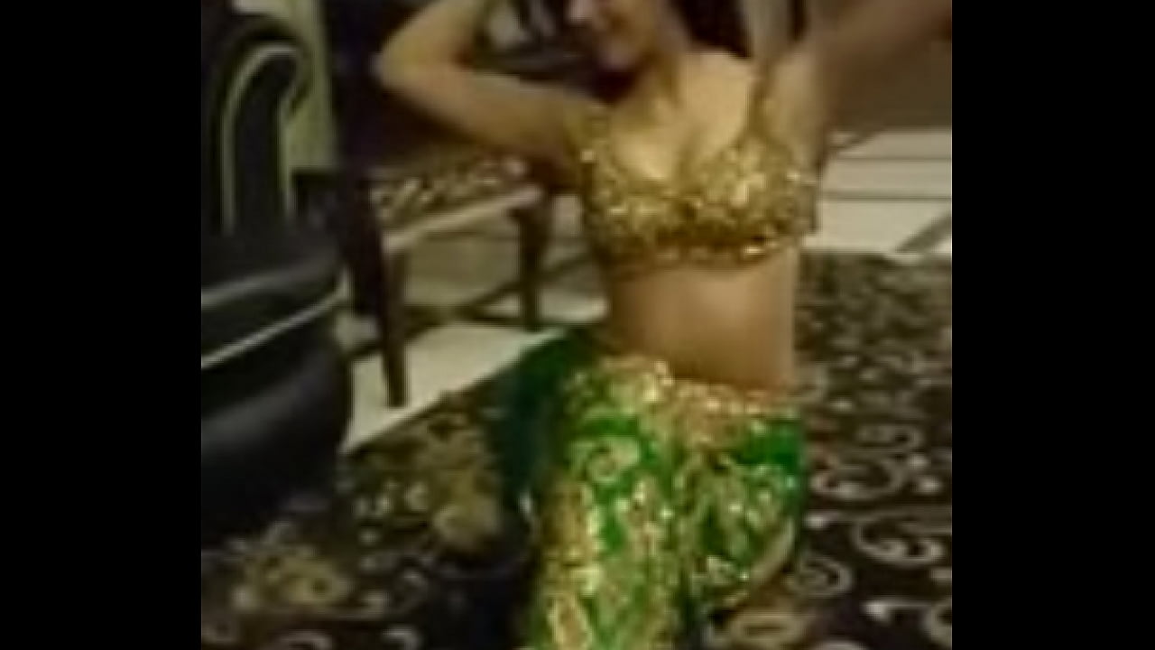 reeta in hotel dancing