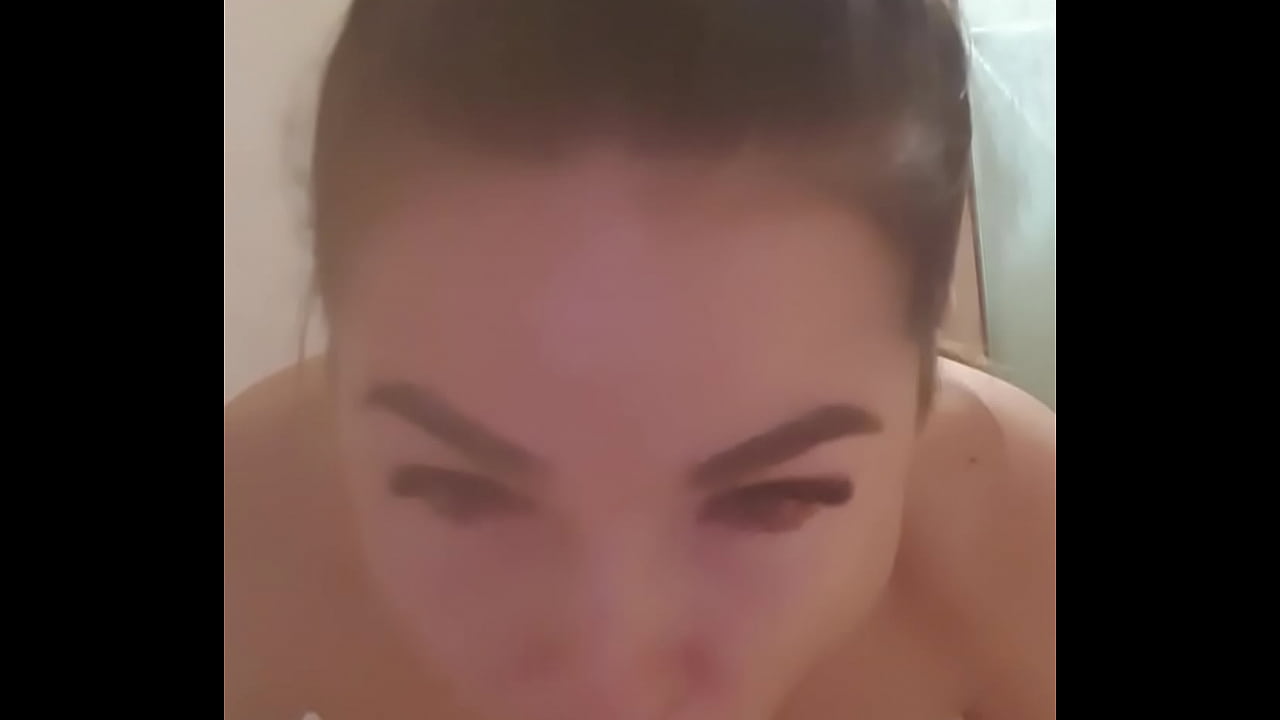deepthroat queen at shower