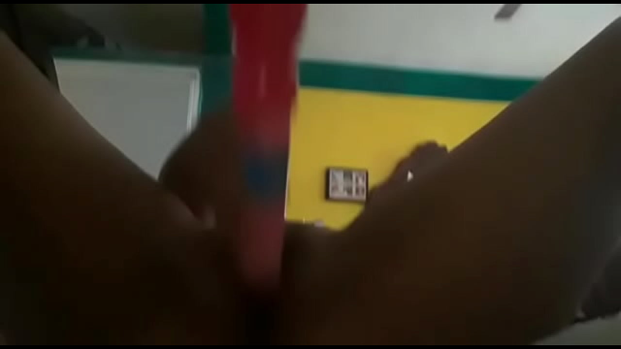 Acapulco calidad 11 putita metiendose un jugete