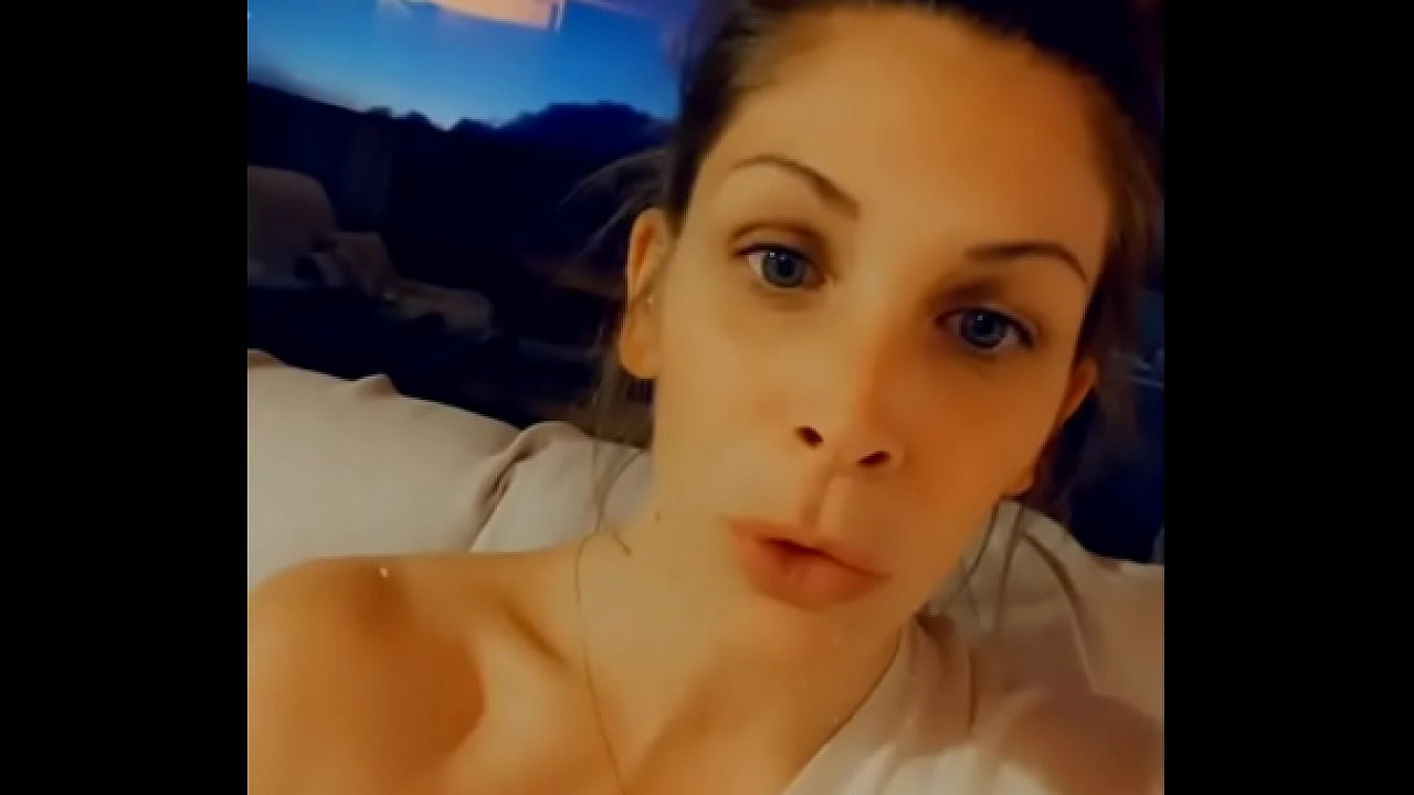 FAMILY HOLIDAY SAISON 2 Sp&eacute;cial SKI EP1/6 "LE WOMANIZER". Dans un chalet avec ...