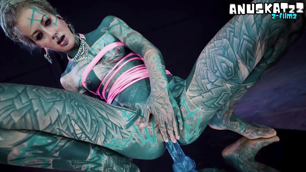 Hippies Trippy Pip Squeak and Anal Dildo Play