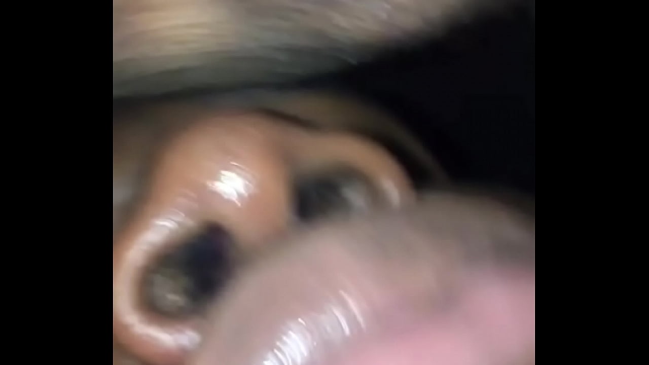 Girl gets head from boyfriend